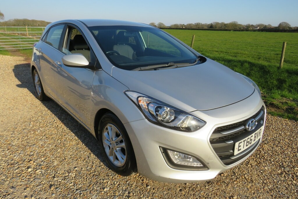 Hyundai I30 1.6 Crdi Blue Drive Se Band A Road Tax Silver