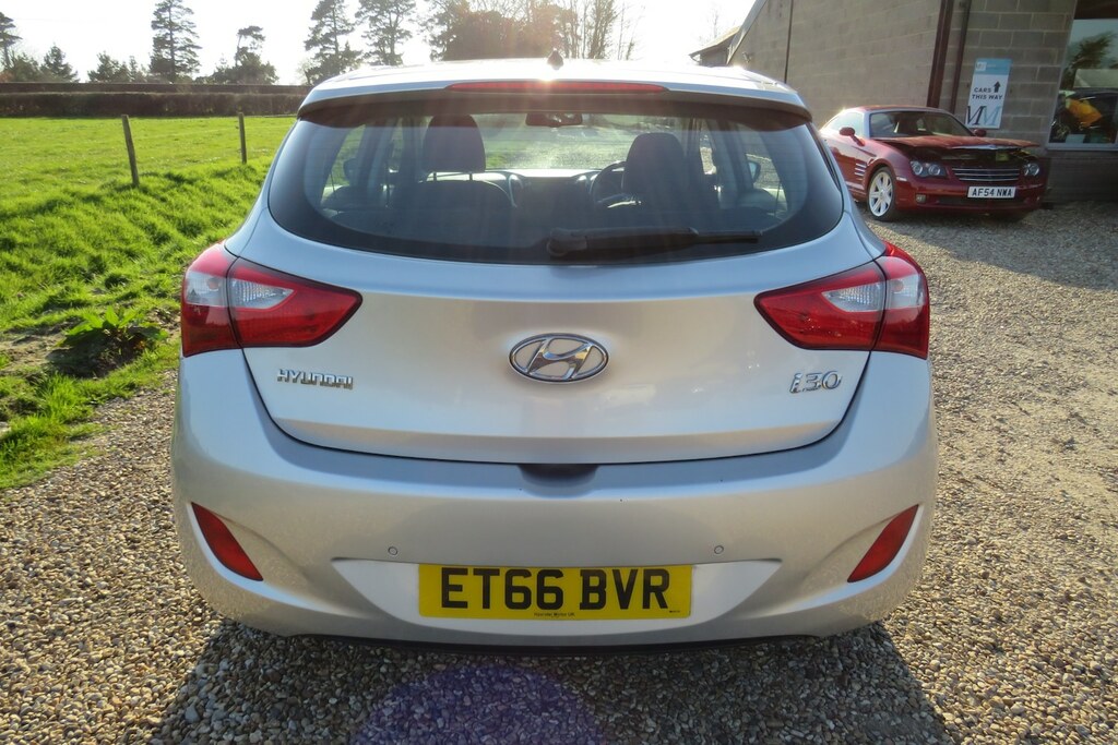 Hyundai I30 1.6 Crdi Blue Drive Se Band A Road Tax ET66BVR Silver #5