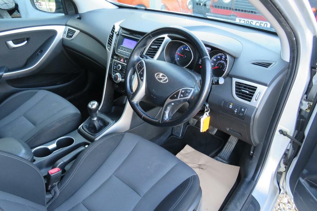 Hyundai I30 1.6 Crdi Blue Drive Se Band A Road Tax ET66BVR Silver #4