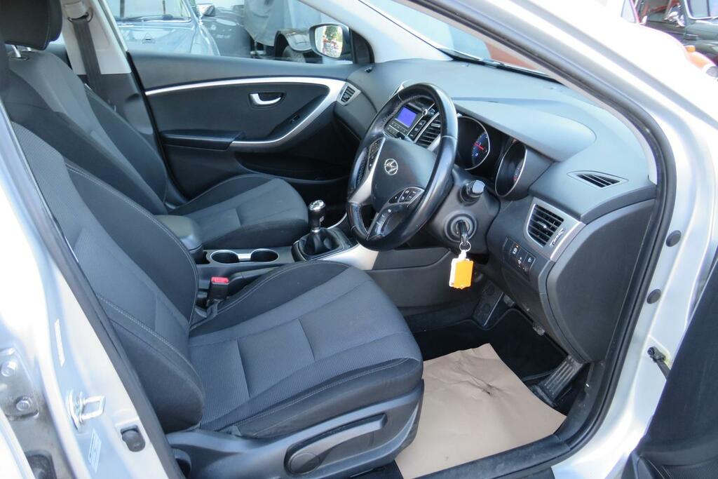 Hyundai I30 1.6 Crdi Blue Drive Se Band A Road Tax ET66BVR Silver #3