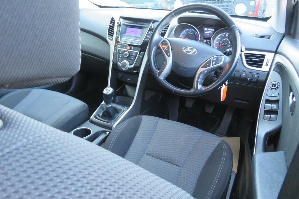 Hyundai I30 1.6 Crdi Blue Drive Se Band A Road Tax ET66BVR Silver #6