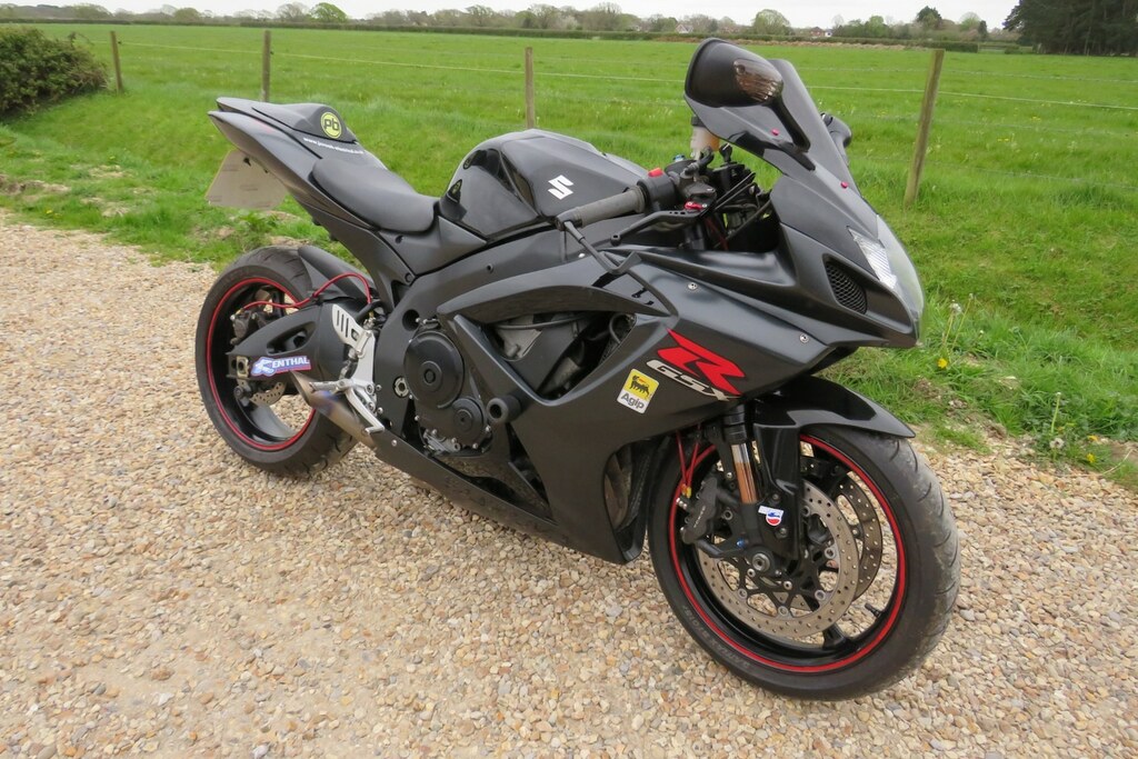 Suzuki  Gsf650 K7 Only 9,600 Miles Black #2