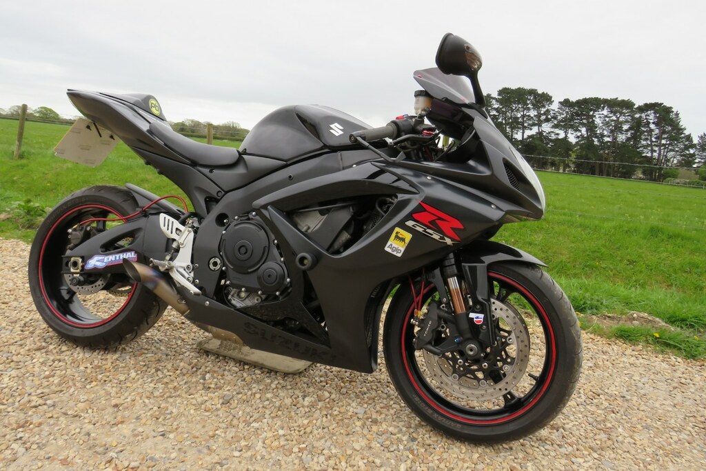 Suzuki  Gsf650 K7 Only 9,600 Miles Black #1