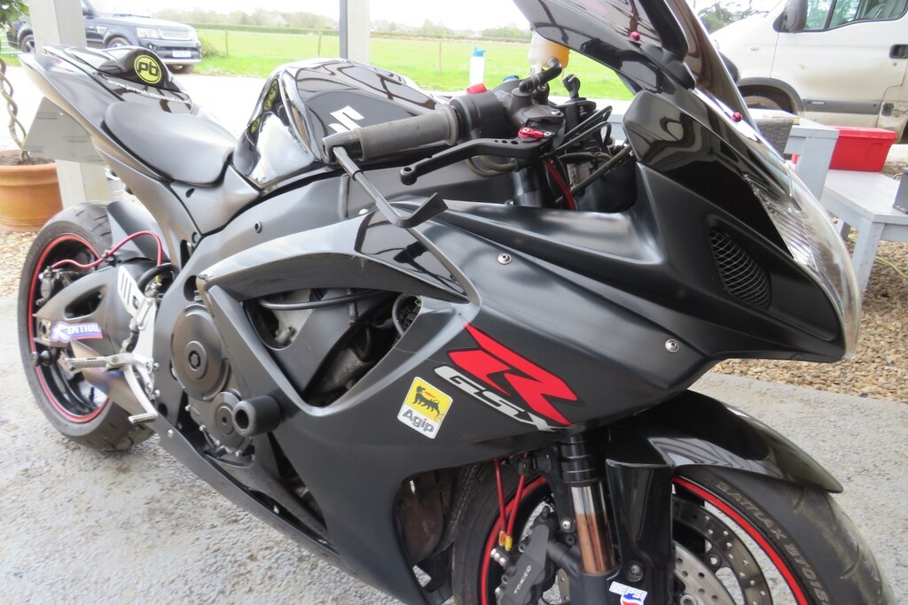 Suzuki  Gsf650 K7 Only 9,600 Miles Black #8