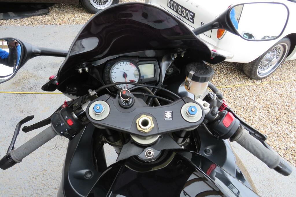 Suzuki  Gsf650 K7 Only 9,600 Miles Black #17