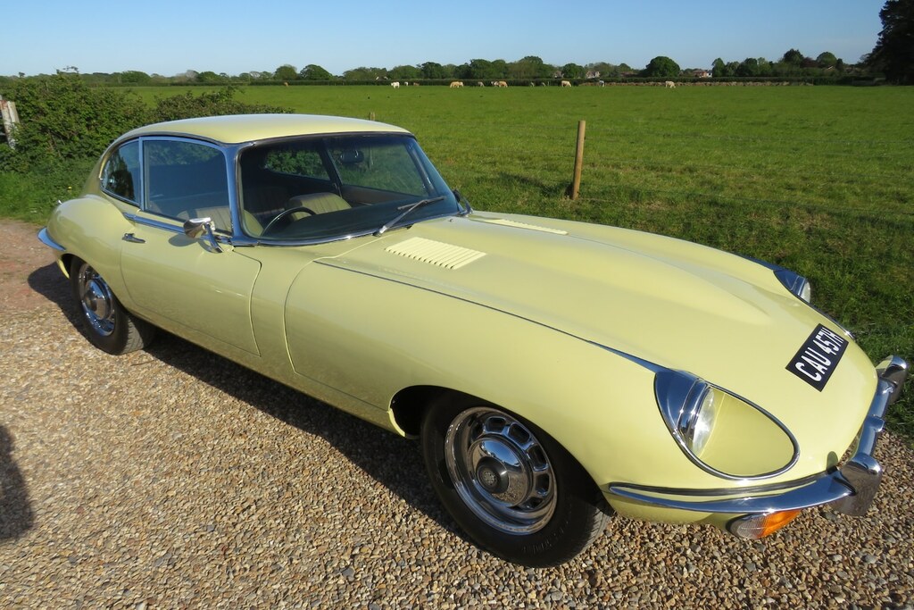 Jaguar E-Type 4.2 Upgraded 5 Speed Yellow