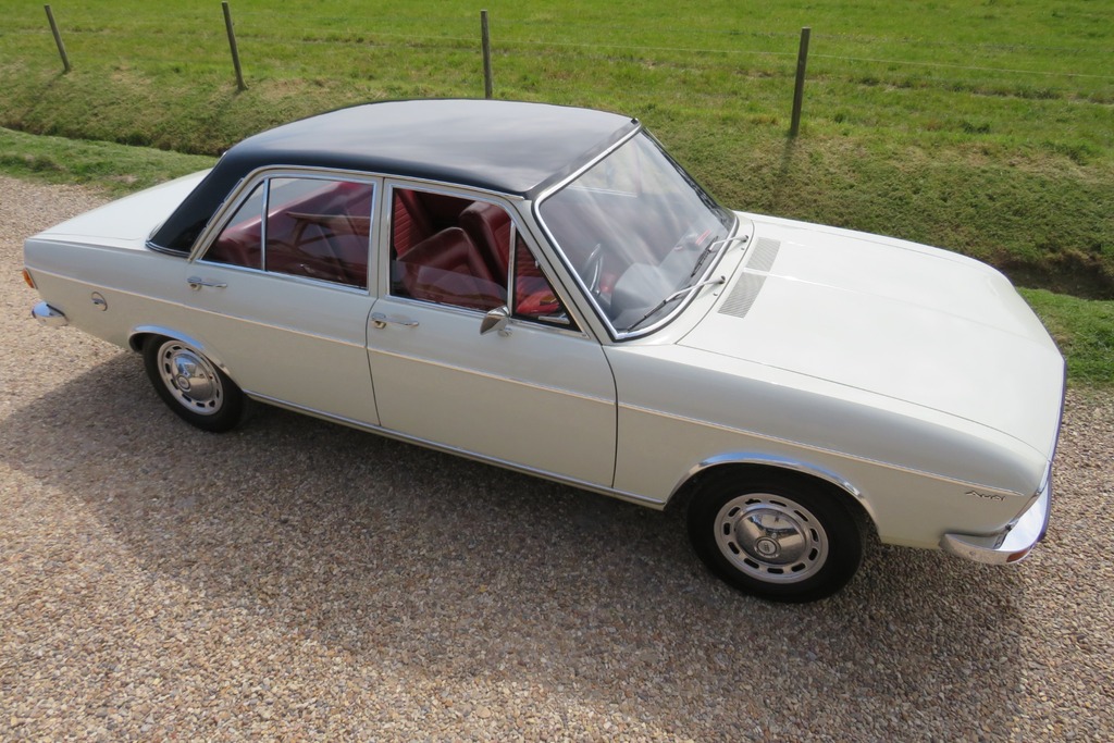 Audi 100 4 Wheel Sports Show Winner FMW531J White