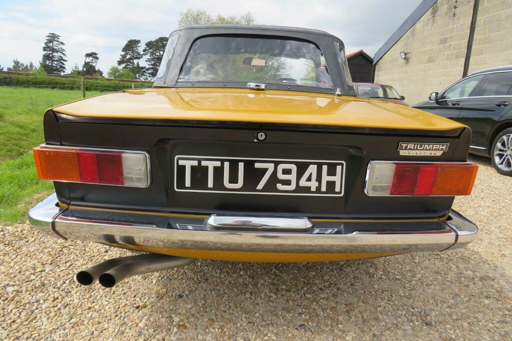 Triumph TR6 With Overdrive Yellow #4