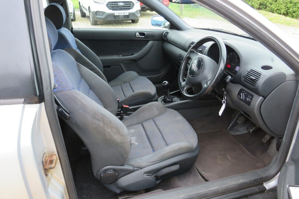 Audi A3 1.6 Se Silver #4