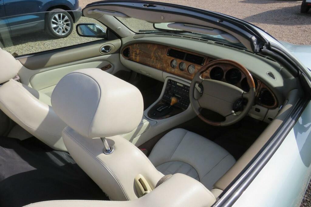 Jaguar XK8 4.0 2dr Auto Silver #5