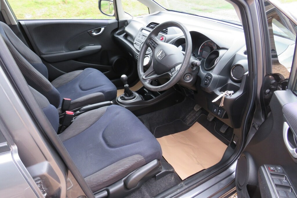 Honda Jazz 1.4 I-vtec Es Above Average Condition Grey #3
