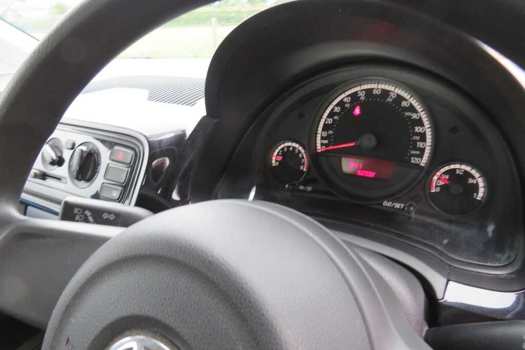 Volkswagen Up 2014 64 White #9