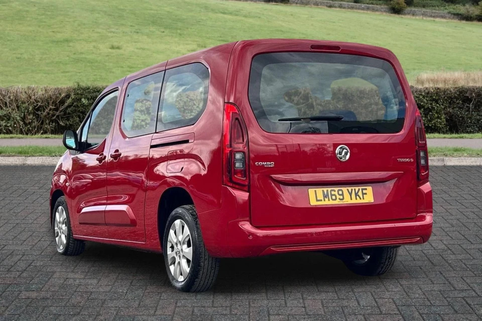 Vauxhall Combo Life 1.5 Turbo D Blueinjection Energy XL Mpv Euro 6 S Red #3