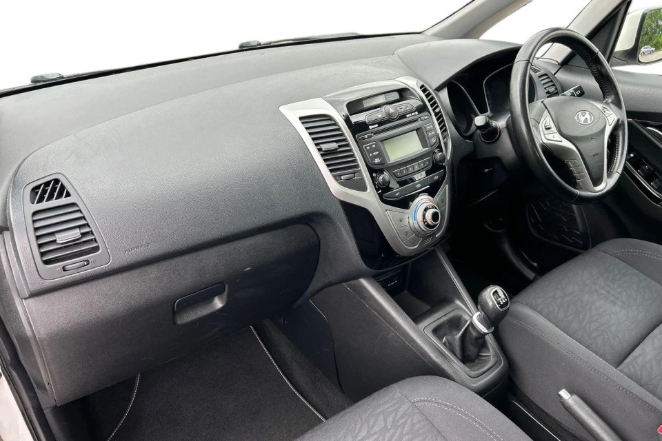 Hyundai Ix20 1.6 Crdi Style Euro 5 Ss White #3