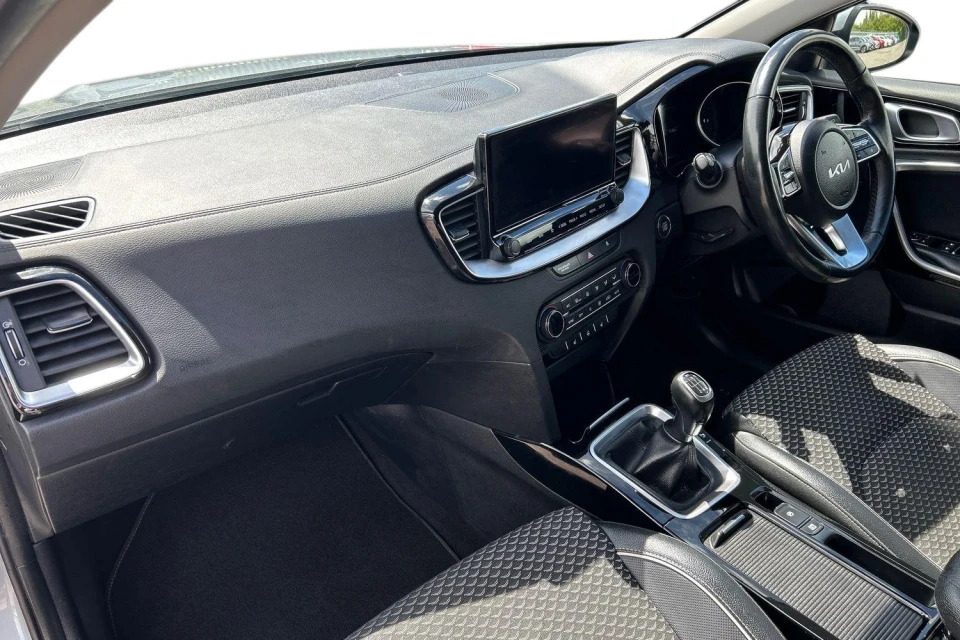 Kia Xceed 1.5 T-gdi 3 Euro 6 Ss Silver #4