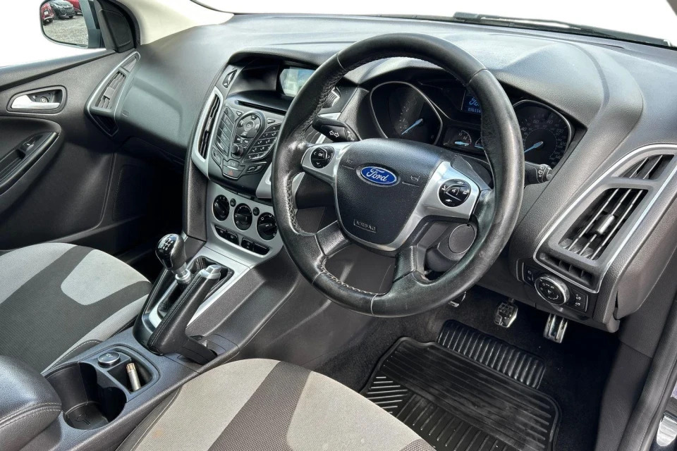 Ford Focus 1.6 Titanium Navigator Powershift Euro 5 Silver #6