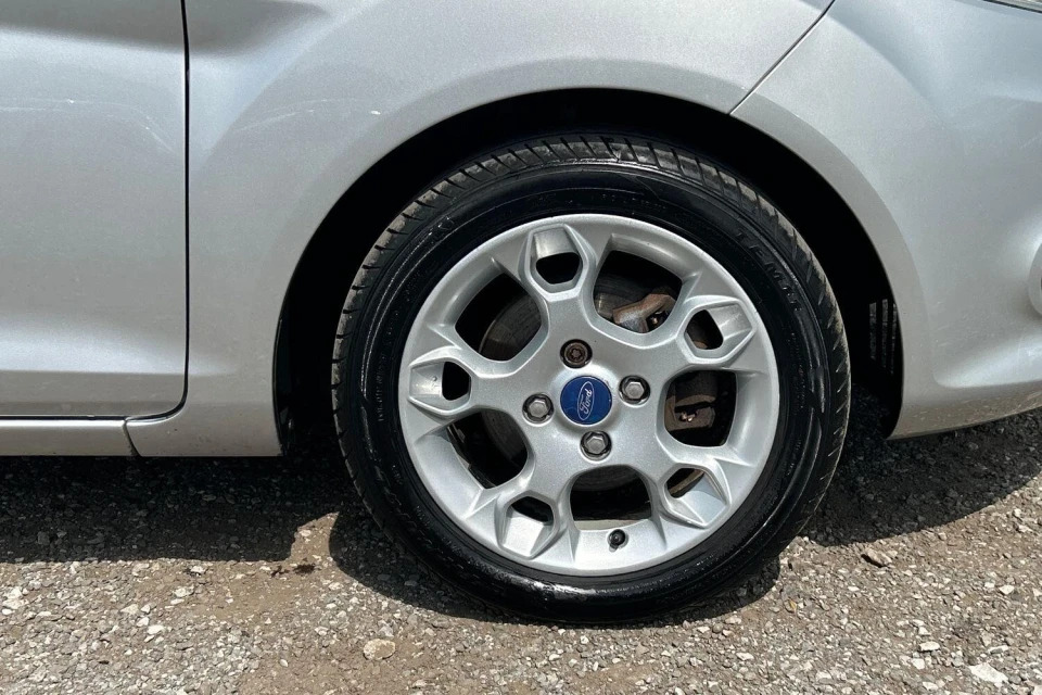 Ford Fiesta Zetec 1.2 White #18