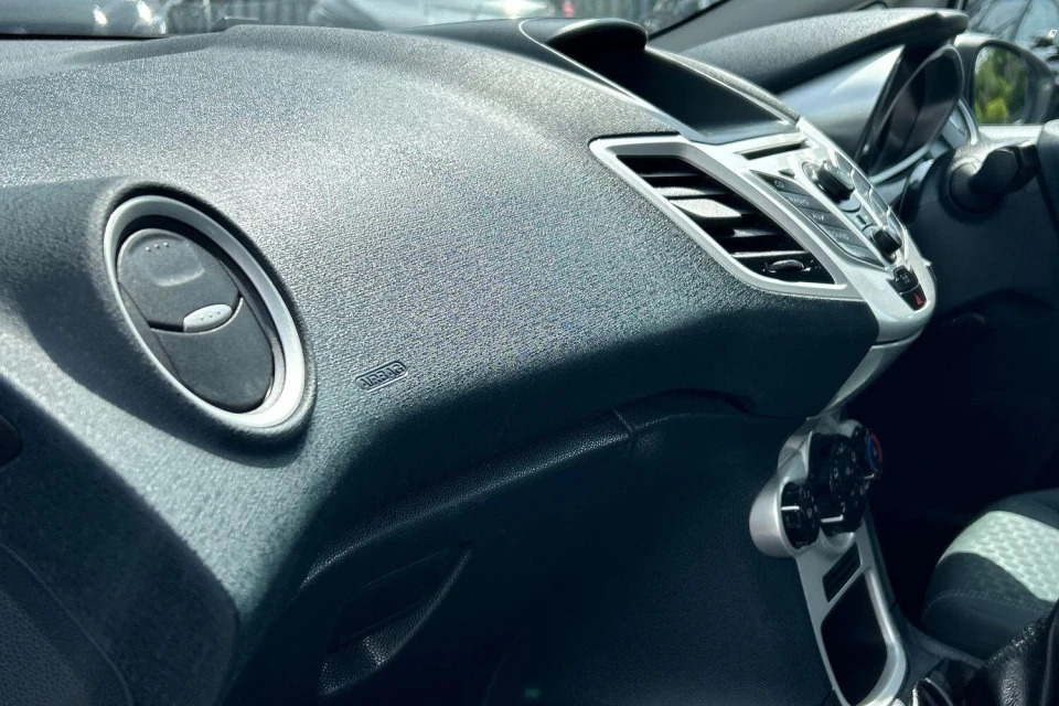 Ford Fiesta Zetec 1.2 White #16