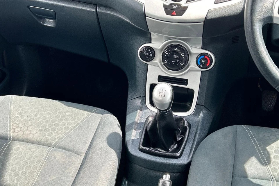 Ford Fiesta Zetec 1.2 White #9