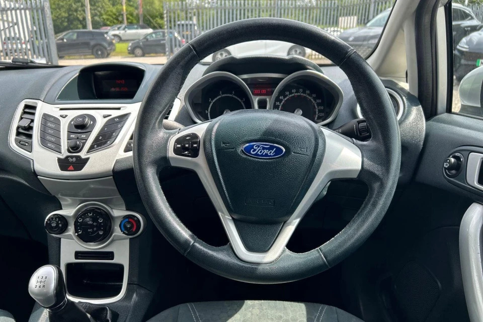 Ford Fiesta Zetec 1.2 White #24