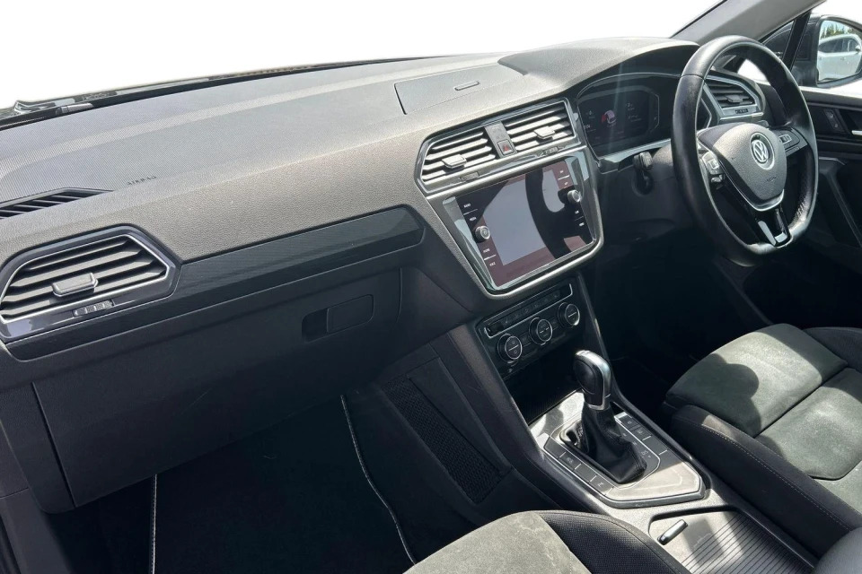 Volkswagen Tiguan 2.0 Tdi Sel Dsg Euro 6 Ss Black #2