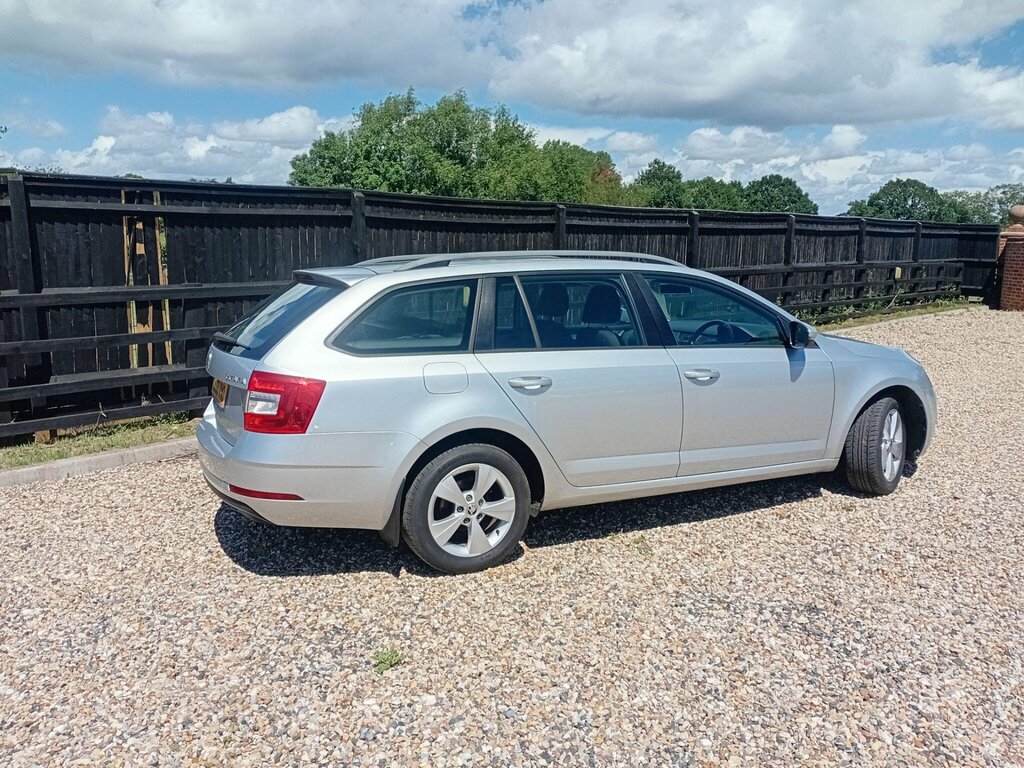 Skoda Octavia 2.0 Tsi 245 Vrs Black Pack Red #6