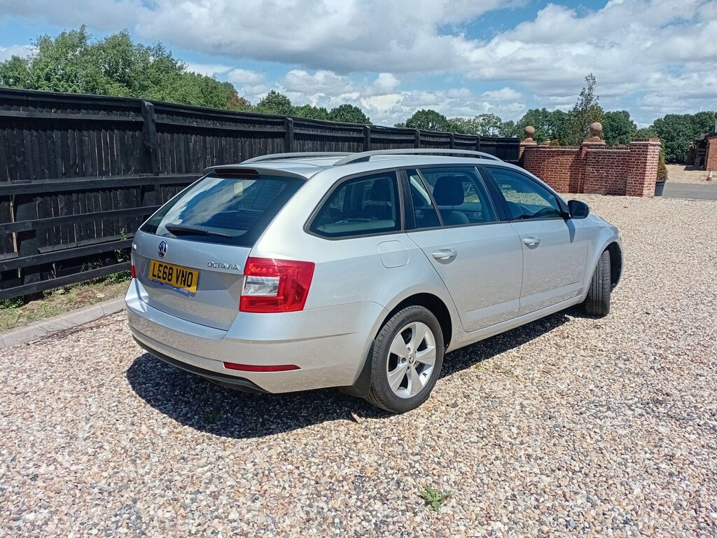 Skoda Octavia 2.0 Tsi 245 Vrs Black Pack Red #7