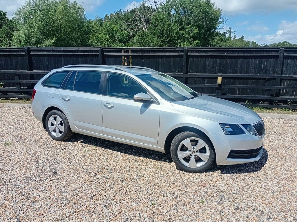 Skoda Octavia 2.0 Tsi 245 Vrs Black Pack Red #4
