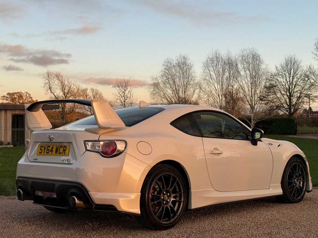 Toyota GT86 2.0 Boxer D-4s Aero Euro 5 White #2