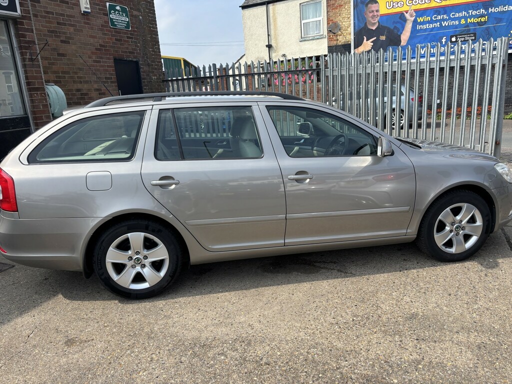 Skoda Octavia Estate 1.6 Tdi Elegance 2010 Beige #4