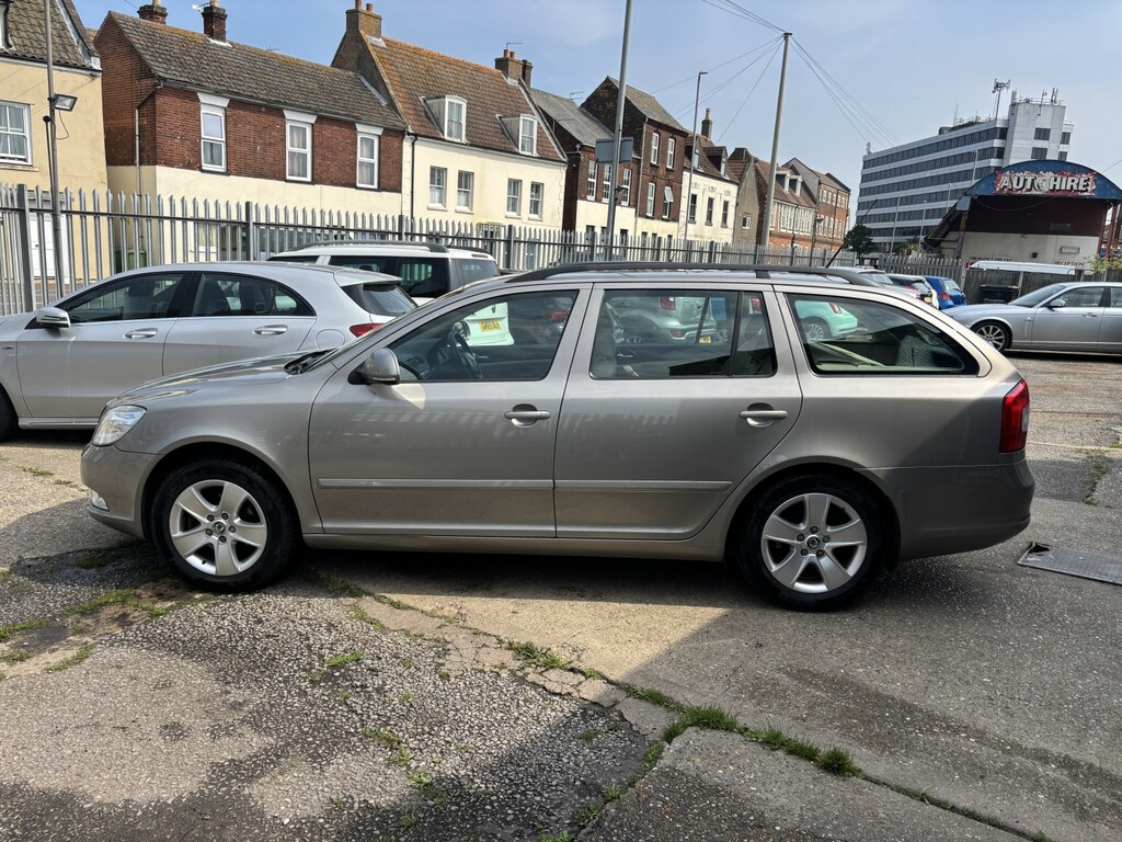 Skoda Octavia Estate 1.6 Tdi Elegance 2010 Beige #5