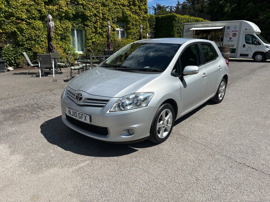 Toyota Auris 1.6 V-matic Tr Hatchback 153 G Silver