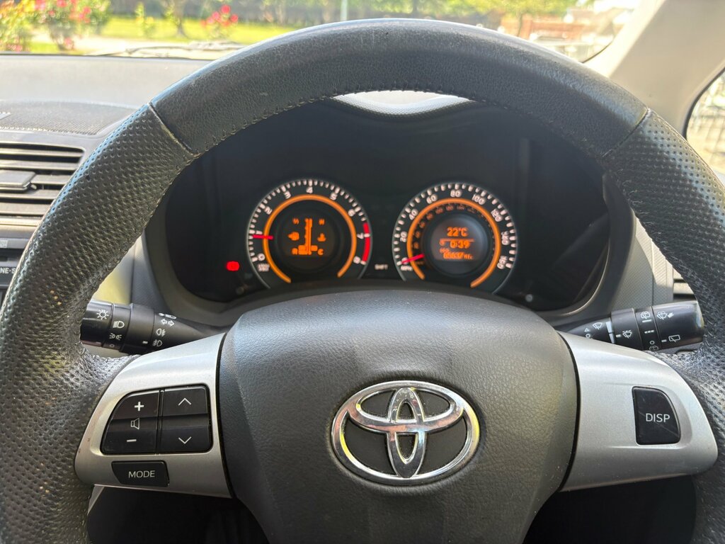 Toyota Auris Hatchback 1.6 V-matic Tr 201010 Blue #10
