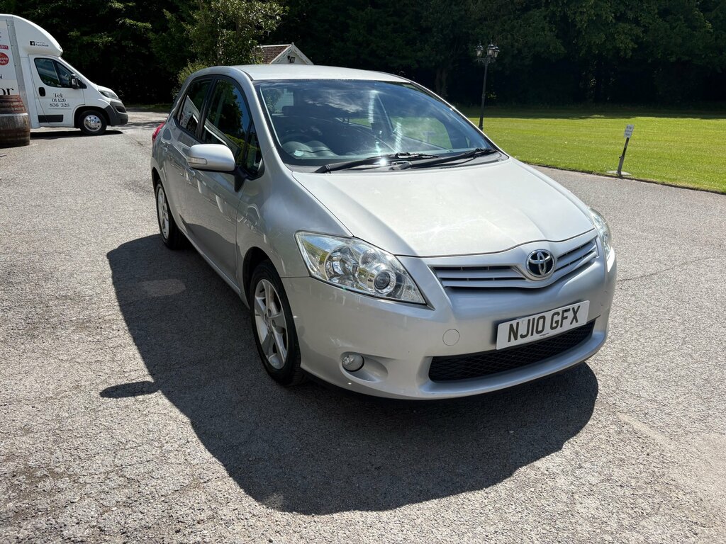 Toyota Auris 1.6 V-matic Tr Hatchback 153 G Silver #5