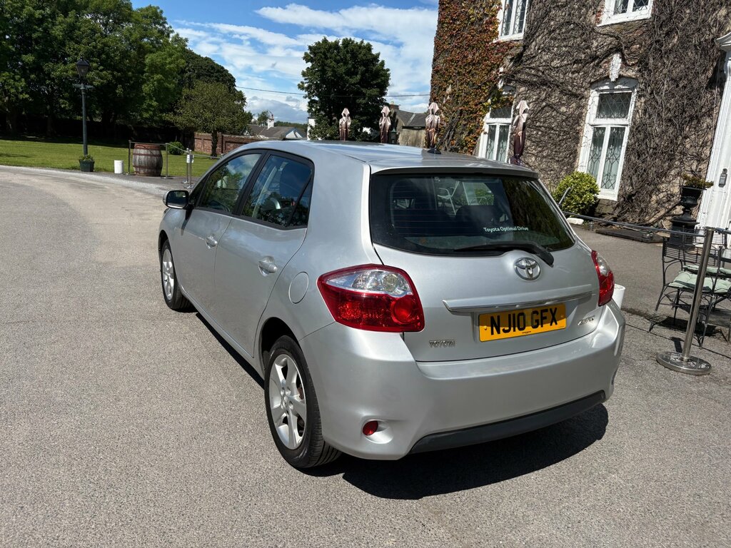 Toyota Auris 1.6 V-matic Tr Hatchback 153 G Silver #3