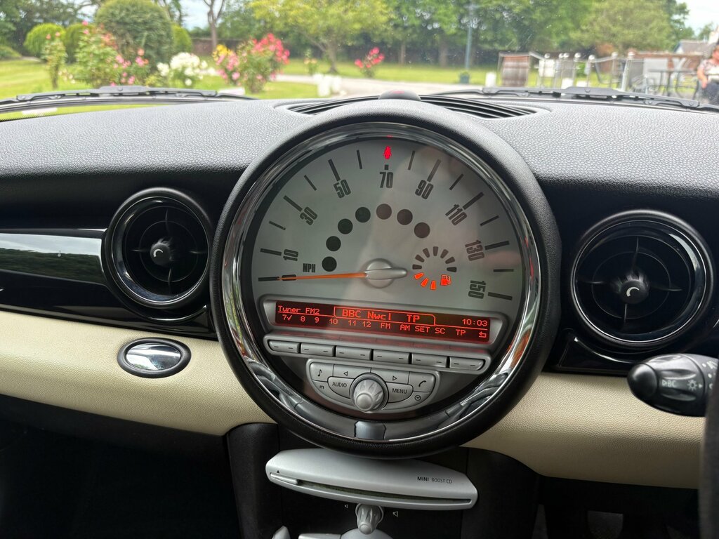 Mini Hatch 1.6 Cooper Yellow #8