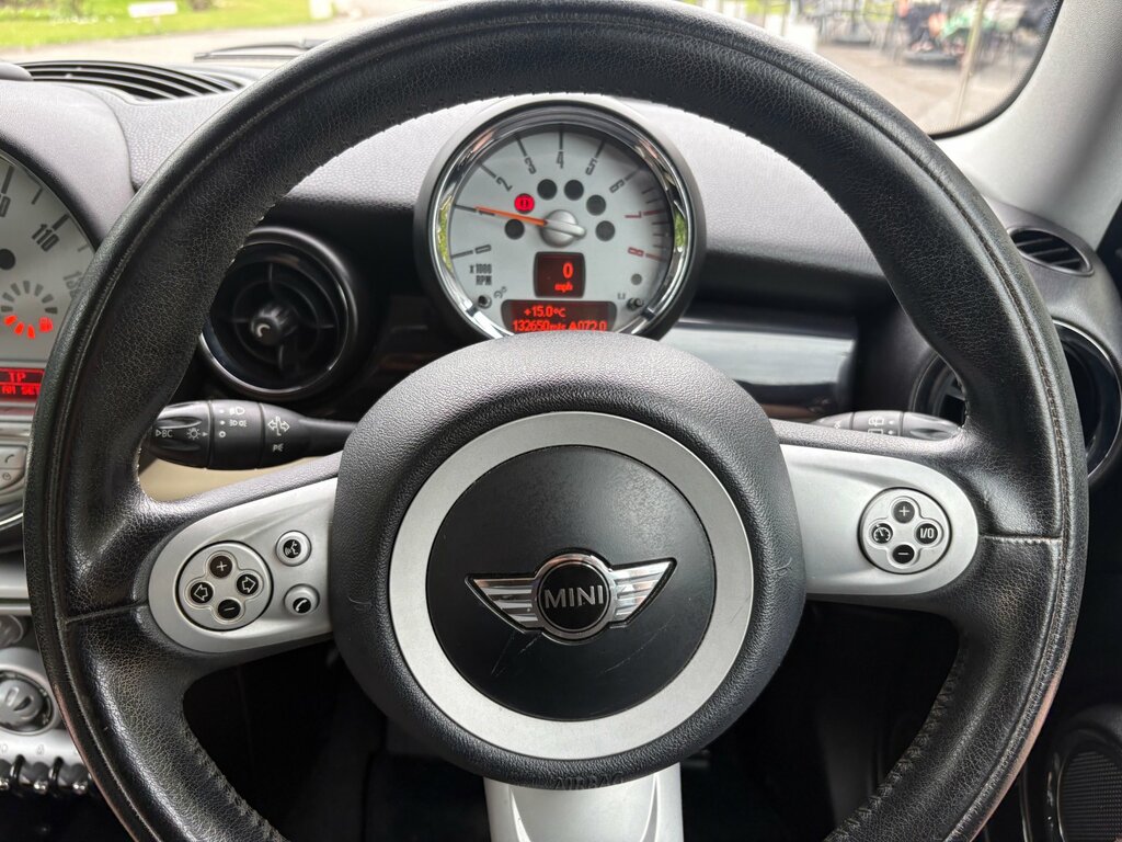 Mini Hatch 1.6 Cooper Yellow #10