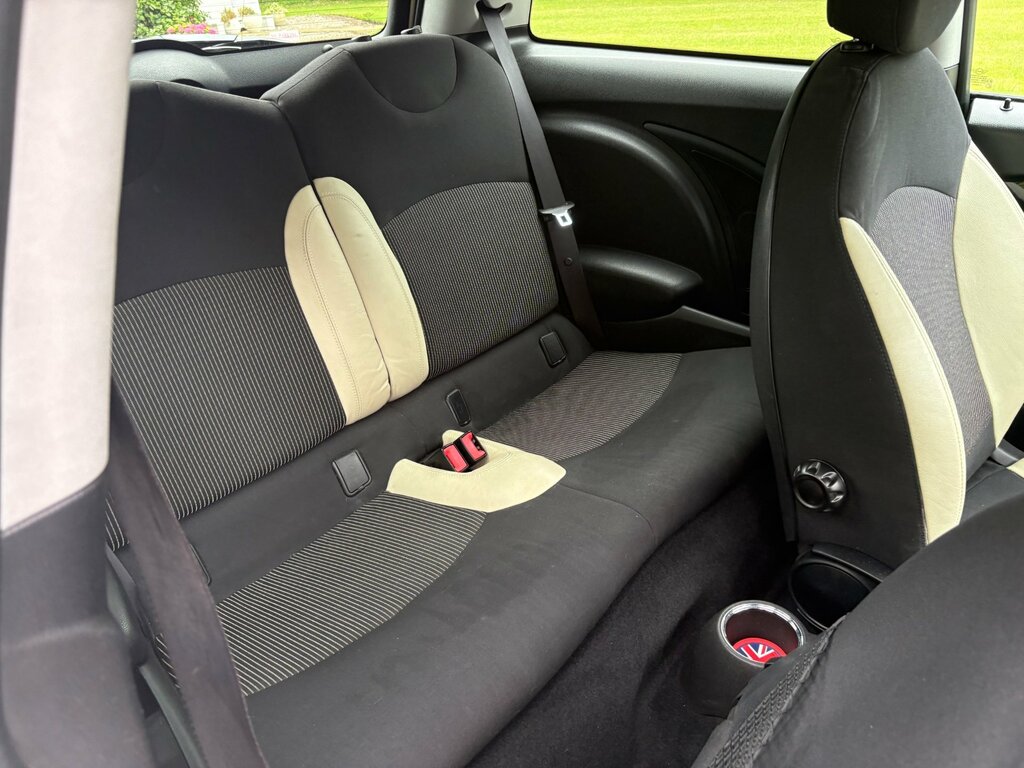 Mini Hatch 1.6 Cooper Yellow #7