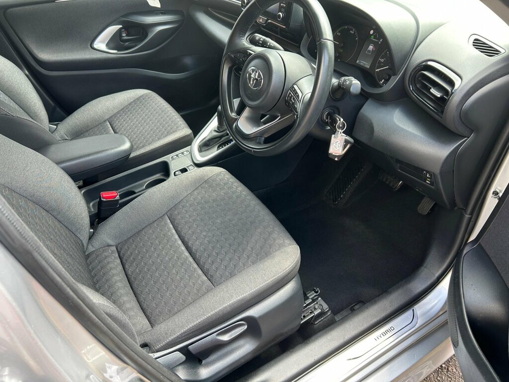 Toyota Yaris 1.5 Vvt-h Icon E-cvt Euro 6 Ss SP23XAG Silver #3