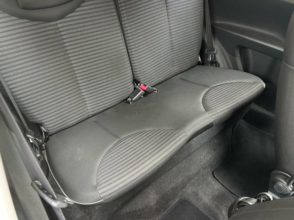 Peugeot 107 Active Red #8