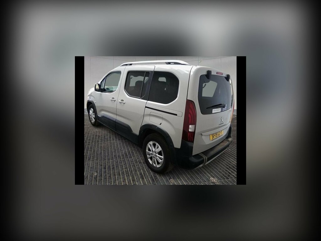 Peugeot Rifter 1.5 Bluehdi 130 Allure 7 Seats Red #1