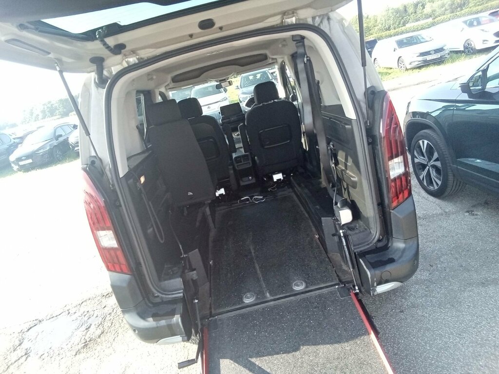 Peugeot Rifter 1.5 Bluehdi 130 Allure 7 Seats Red #4