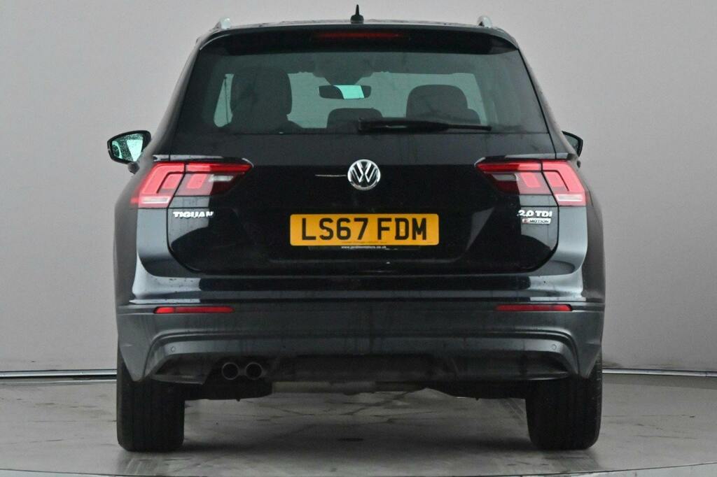 Volkswagen Tiguan 2.0 Tdi Se Navigation Suv Dsg 4Motion LS67FDM Black #5
