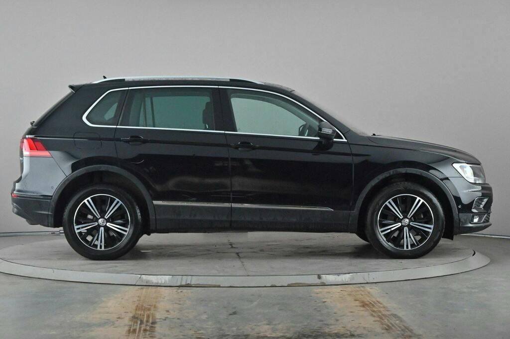 Volkswagen Tiguan 2.0 Tdi Se Navigation Suv Dsg 4Motion LS67FDM Black #3
