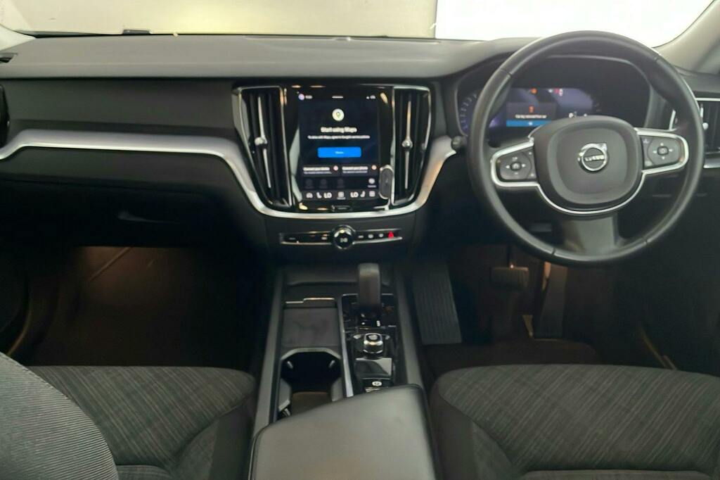 Volvo V60 2.0 B3 Mhev Core Estate Hybrid Dct FV23TFF Black #4