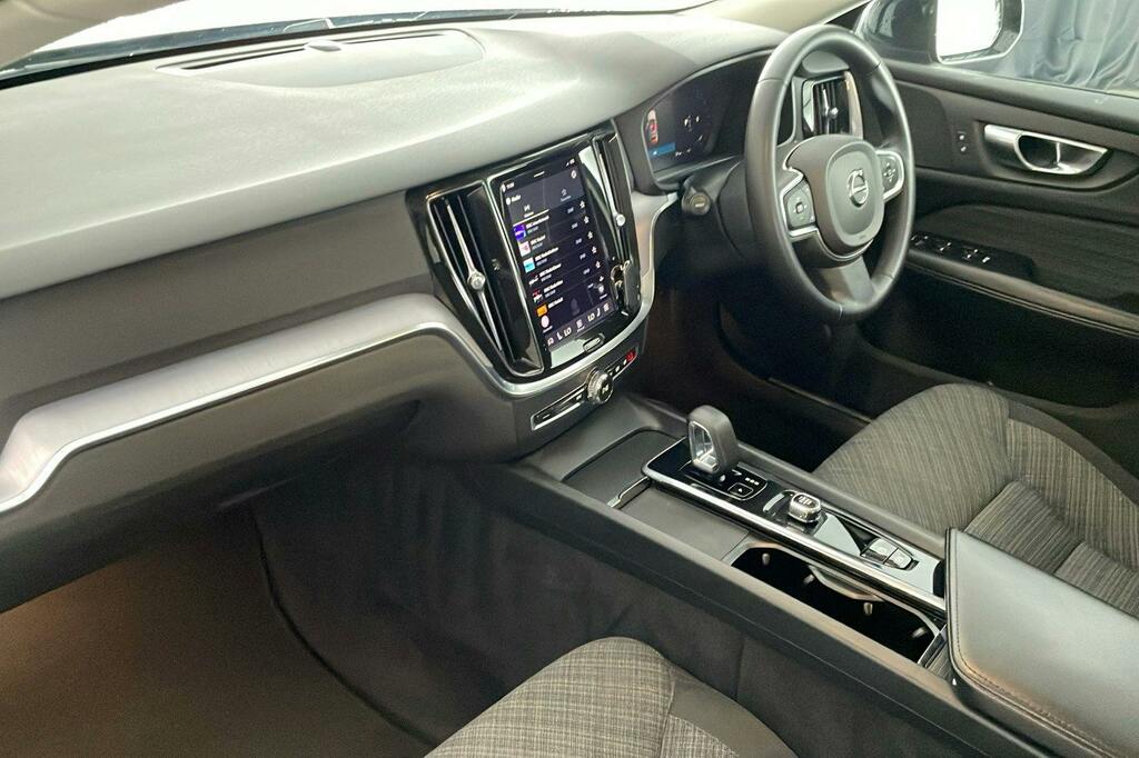 Volvo V60 2.0 B3 Mhev Core Estate Hybrid Dct FV23TFF Black #2