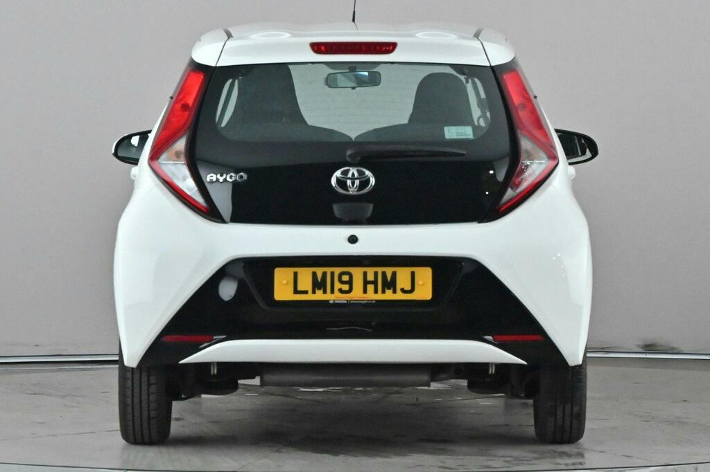 Toyota Aygo 1.0 Vvt I X Play Hatchback LM19HMJ White #5
