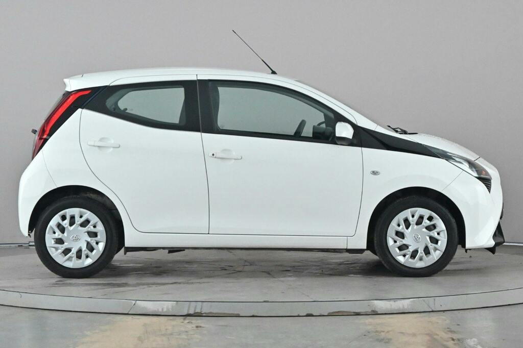 Toyota Aygo 1.0 Vvt I X Play Hatchback LM19HMJ White #3