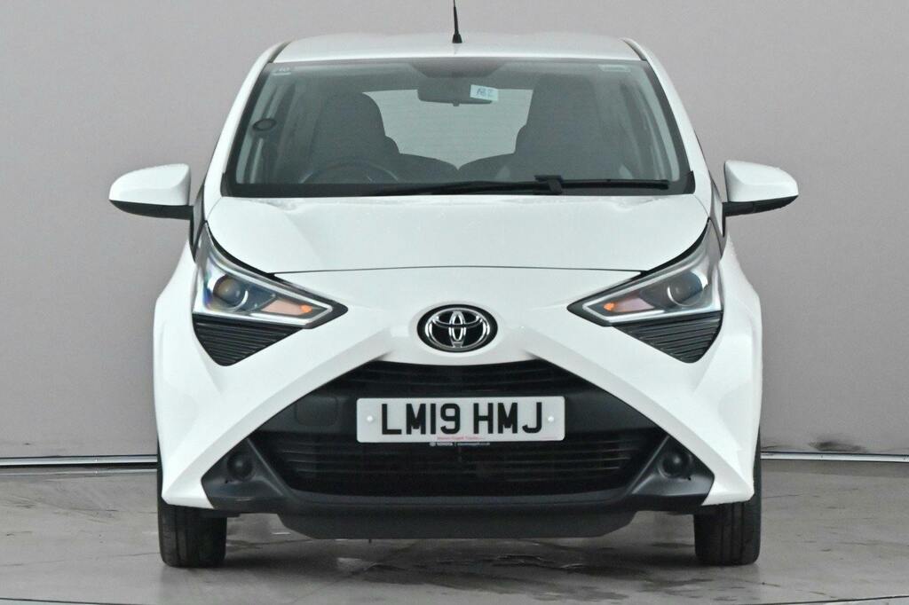 Toyota Aygo 1.0 Vvt I X Play Hatchback LM19HMJ White #2