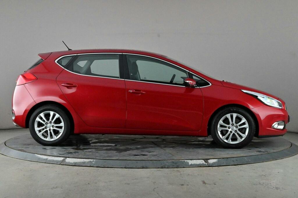 Kia Ceed 1.6 Crdi 2 Hatchback Red #3
